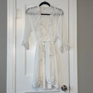LeRoseGifts Lace Trim Robe Including Slip